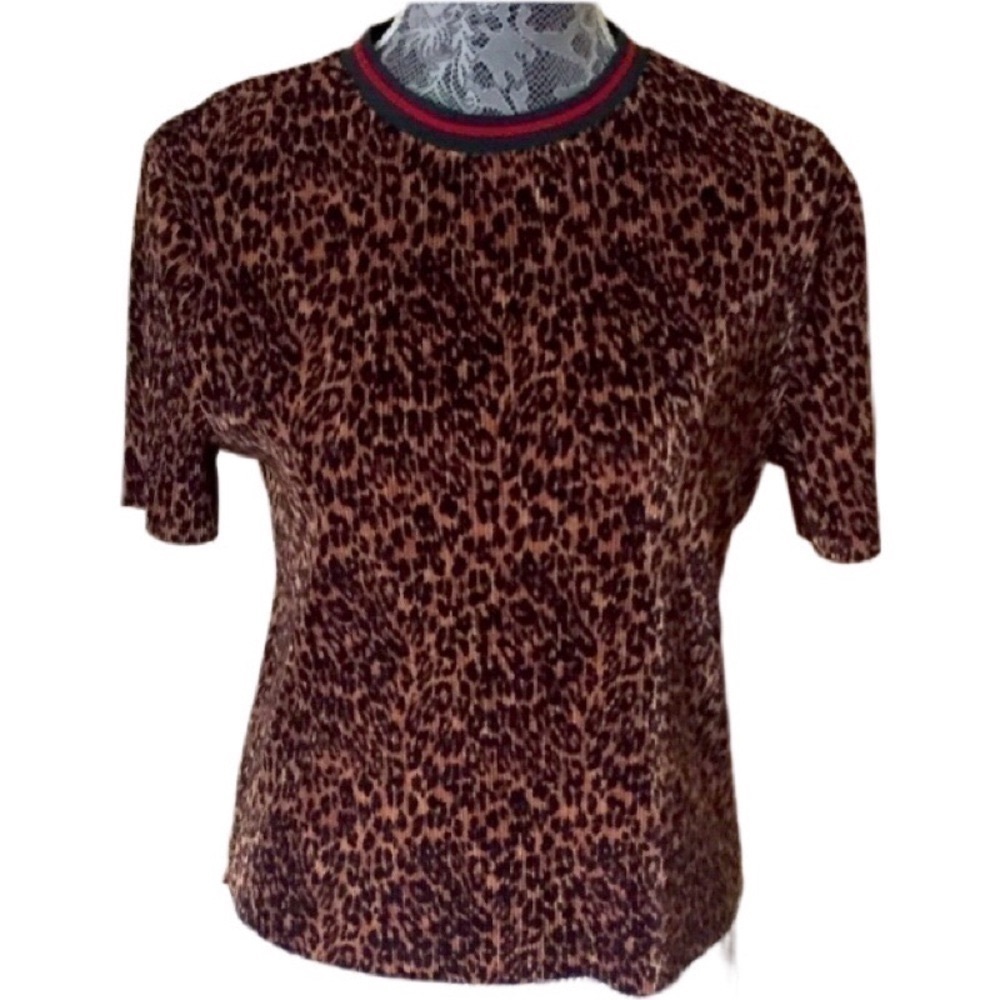 GYPSIES & MOONDUST Women’s Top SIZE Medium Accordion Pleat Short Sleeves NEW